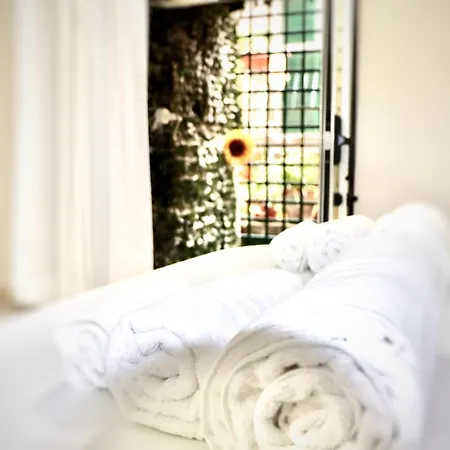 House Relax Centro Di * نابولي